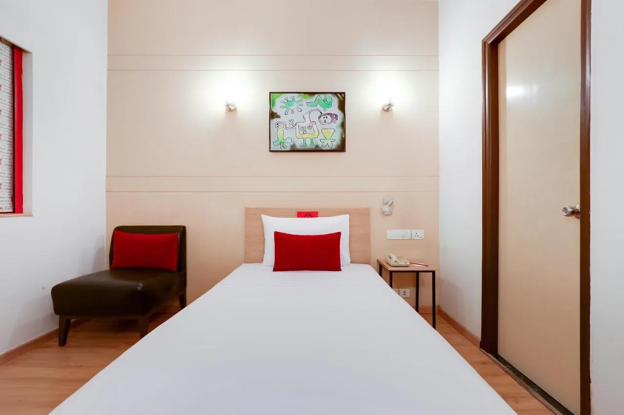 Red Fox By Lemon Tree Hotels, East Delhi 3*,